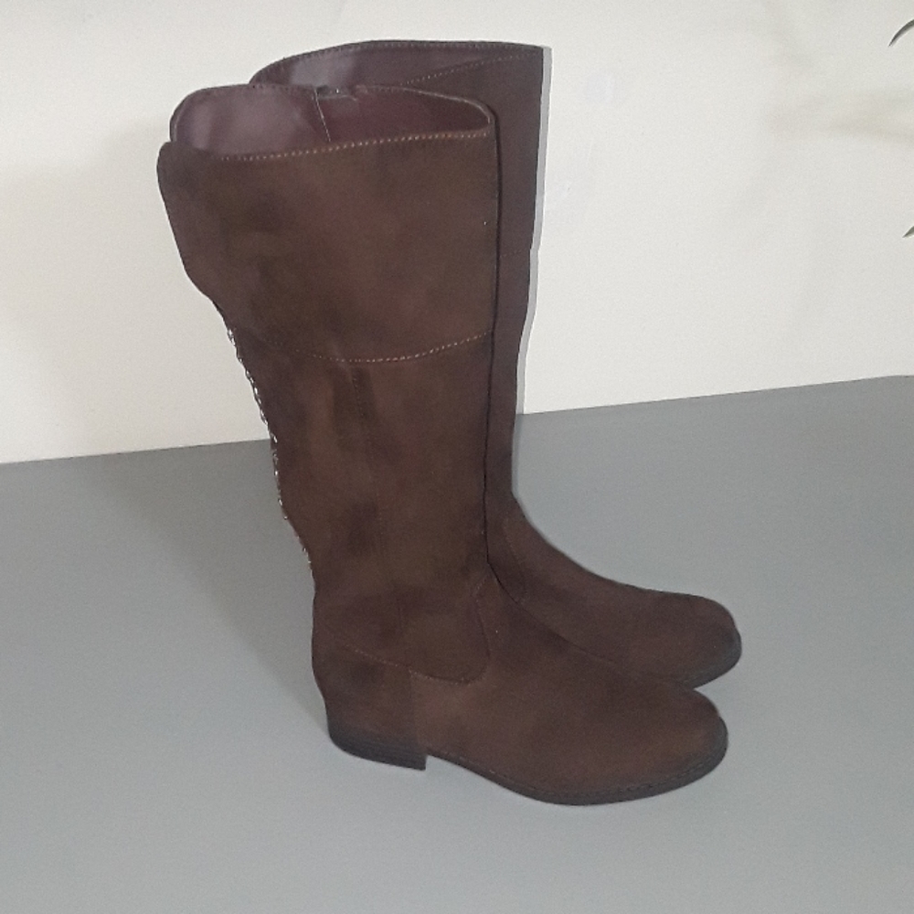 Boots - Picture 3 of 3